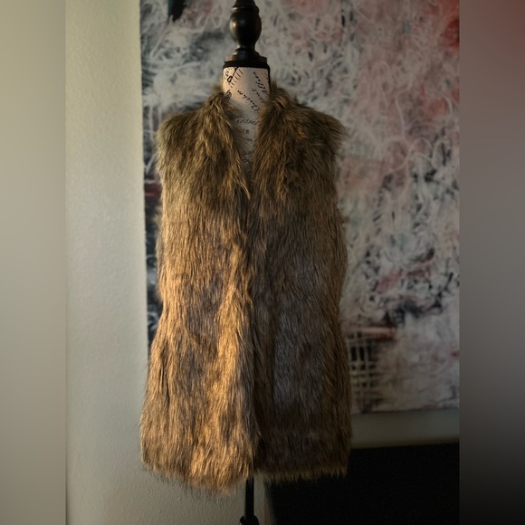 BANANA REPUBLIC Faux-Fur Vest - Picture 2 of 10